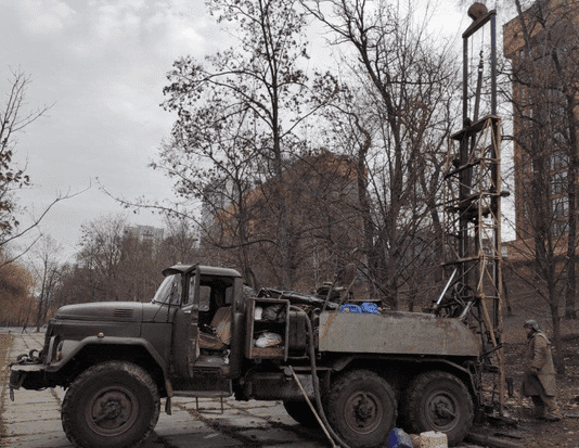 До Дніпровського парку Глоби навідалися фахівці з буровою установкою, навіщо?