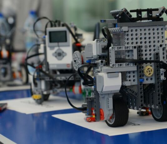 Изучаем робототехнику, учимся программировать и развиваемся вместе с лучшей школой Робокод