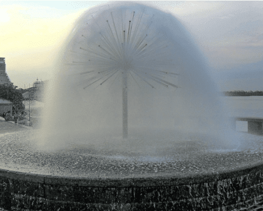 Безопасно ли купаться в работающих фонтанах Днепра?