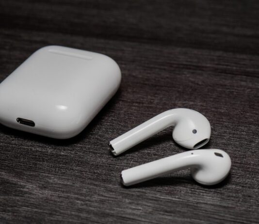 Вибираємо AirPods: для себе та на подарунок