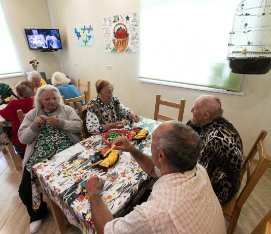 Как определить родственника в дом престарелых в Днепре