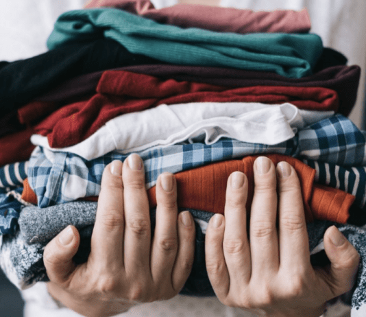 Куди здати старі речі в місті Дніпро?