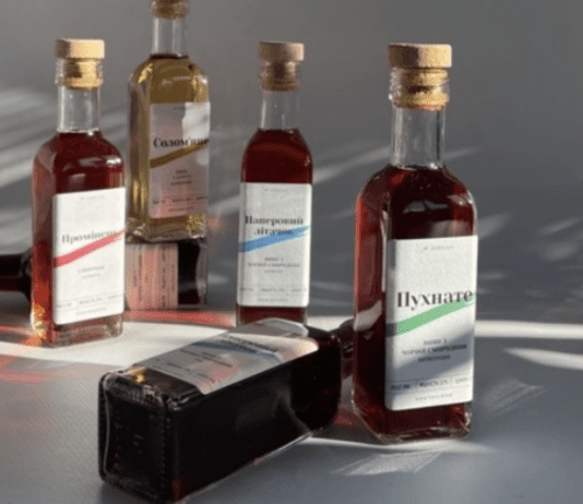 Отличное вино из смородины от бренда “Крайняя хата” из Днепропетровщины