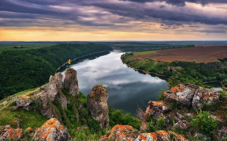 Куди поїхати на вихідні в Україні: ТОП-маршрути та унікальні куточки для незабутньої подорожі